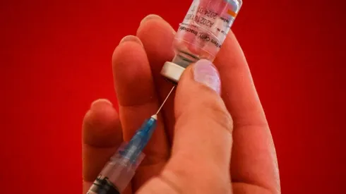 Personas critican bajo stock de vacunas