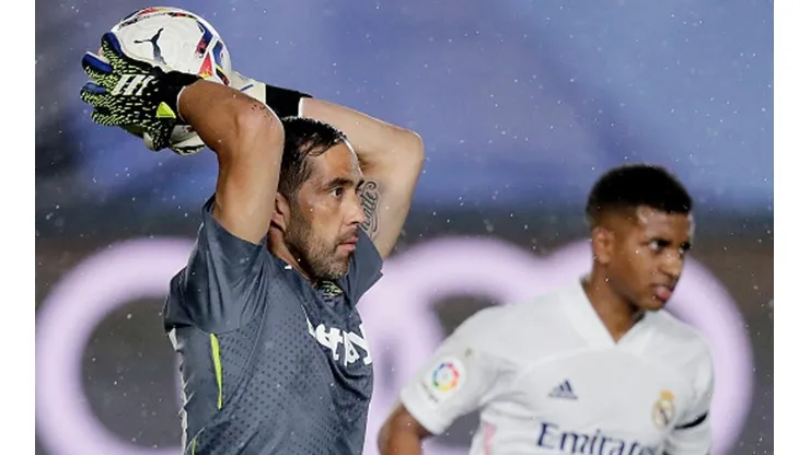 Claudio Bravo fue figura del Betis en el empate contra Real Madrid por La Liga.