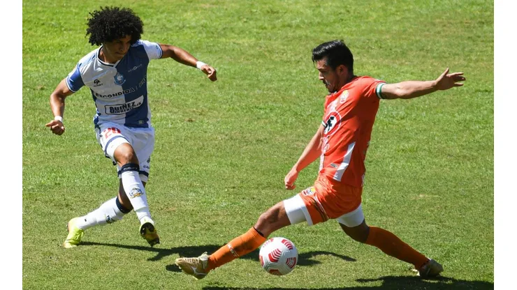 Eduard Bello marcó el gol definitivo en un penal sobre la hora.