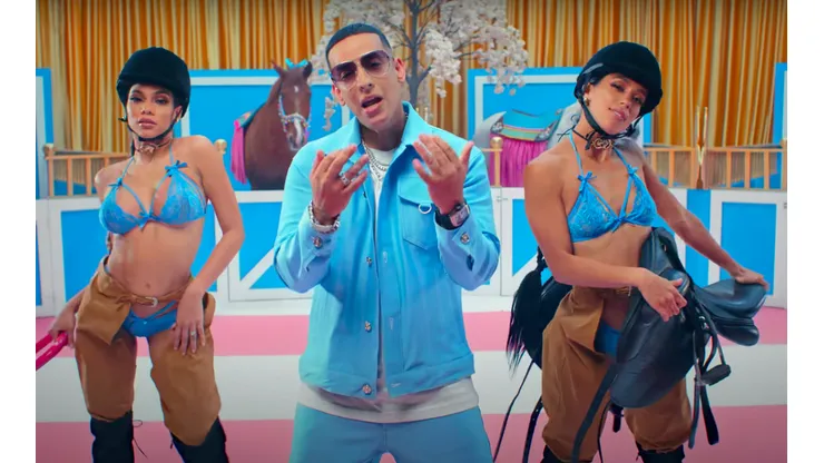 Daddy Yankee en el video oficial de El Pony.