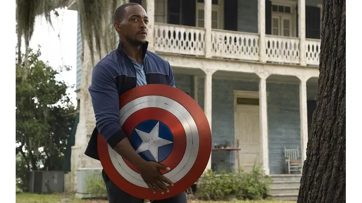 Anthony Mackie interpreta a Sam Wilson en The Falcon and The Winter Soldier.