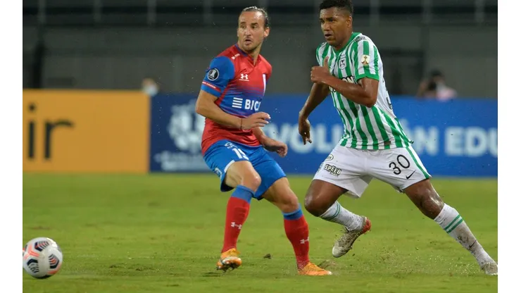 Poyet quedó conforme por los primeros 40' de la UC.