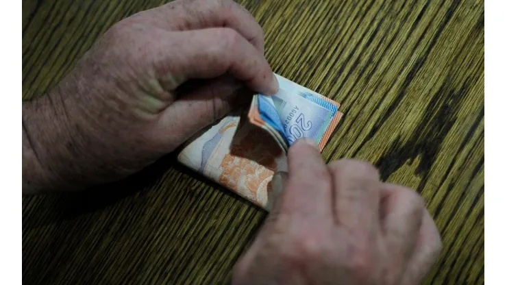 El beneficio entrega hasta $100 mil por integrante del hogar.