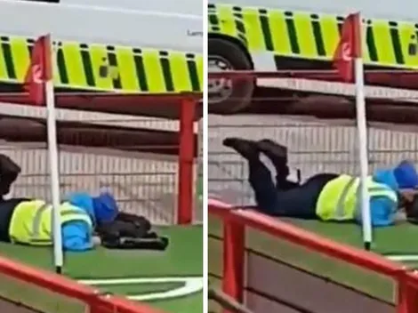 Humillan a fotógrafo atándole los zapatos a la reja del estadio