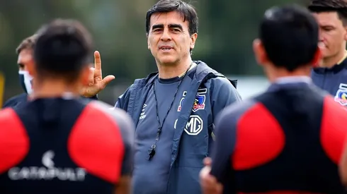 Gustavo Quinteros ha visto cómo evoluciona su autoridad sobre el plantel de Colo Colo, nada menos que en semana de Superclásico