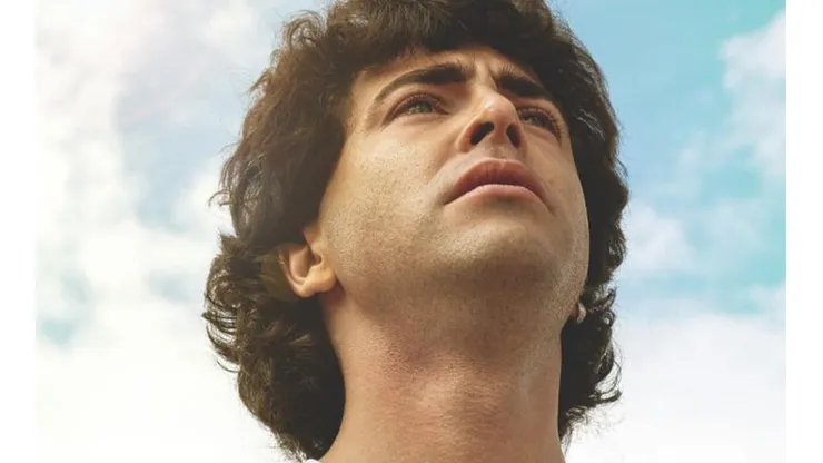 Nicolas Goldschmidt interpreta a Diego Armando en Maradona: Sueño Bendito.