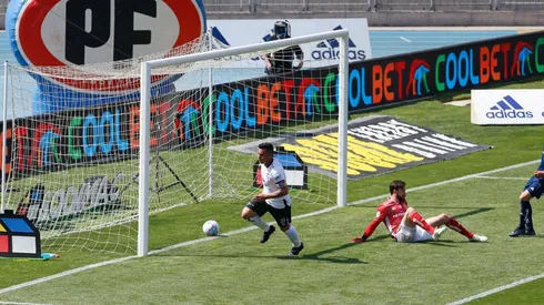 Esteban Paredes es el máximo goleador albo ante los universitarios.
