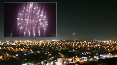 Barristas de Colo Colo lanzaron fuegos artificiales a las 19:25 horas.
