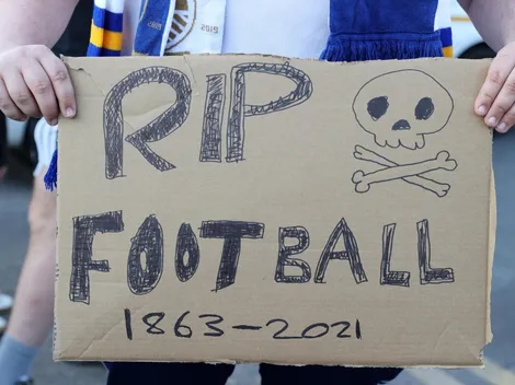 Hinchas del Leeds protestan contra la Superliga Europea