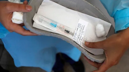 AstraZeneca no se utilizará en mujeres menores de 55 años en Chile