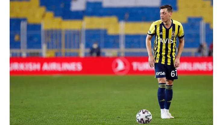 Ozil jugando en Turquía
