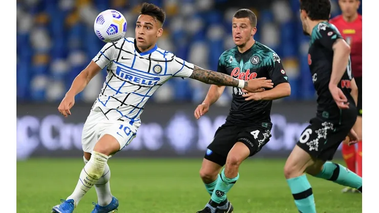 Inter rescató un empate ante Napoli y sigue liderando la Serie A.