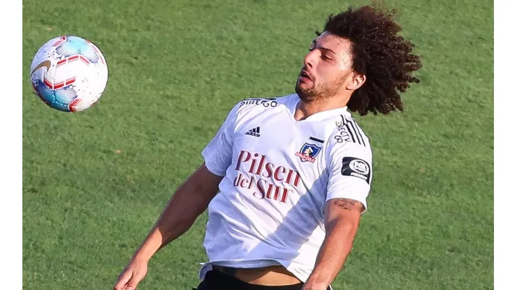 Maximiliano Falcón terminó su castigo, pero Gustavo Quinteros le recordó la tirada de orejas para que no se le vaya a salir la cadena de nuevo.