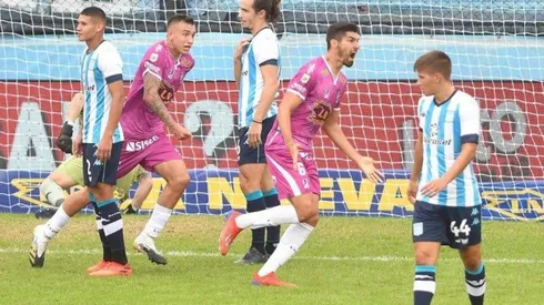 Arsenal se impuso a Racing con dos goles prácticamente seguidos.