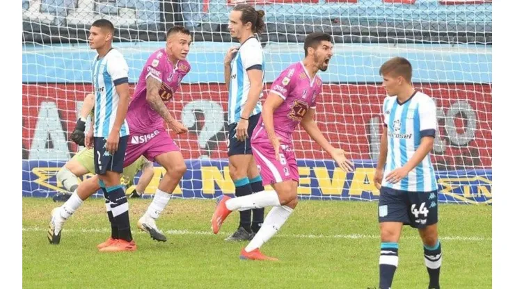 Arsenal se impuso a Racing con dos goles prácticamente seguidos.