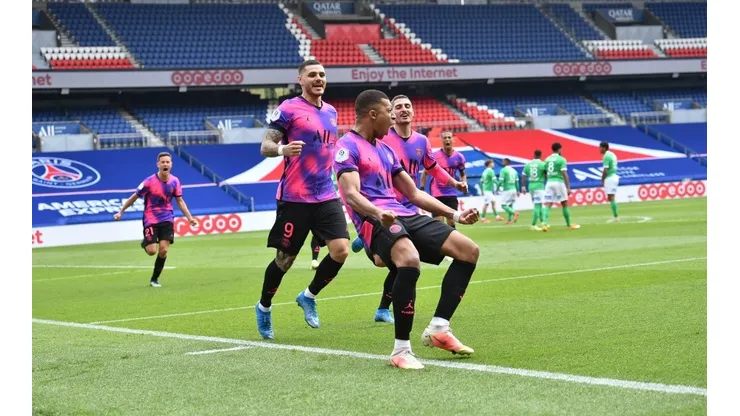 Mbappé marcó un doblete