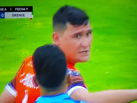 Inaudito: arquero se va expulsado por orinar en la cancha