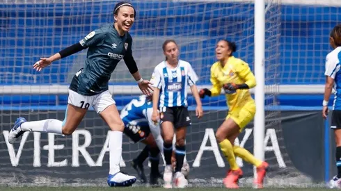 Camila Sáez anotó en España sólo cuatro días después de clasificarse a Tokio 2020 con la selección chilena femenina