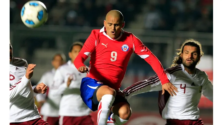 Humberto Suazo fue el último centrodelantero clásico que brilló con luz propia en la selección chilena