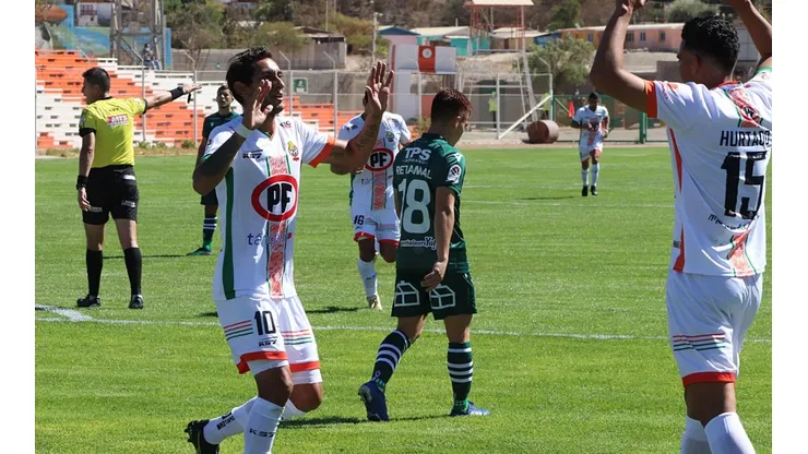 Cobresal derrotó a Wanderers y gana su primer partido del Torneo ante un Decano que se hunde.