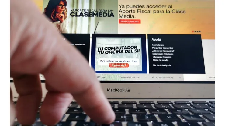 Funcionarios SII advierten errores en postulación al Bono Clase Media