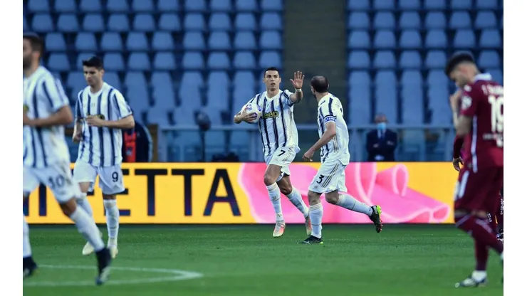 Cristiano Ronaldo fue defendido por Giorgio Chiellini.