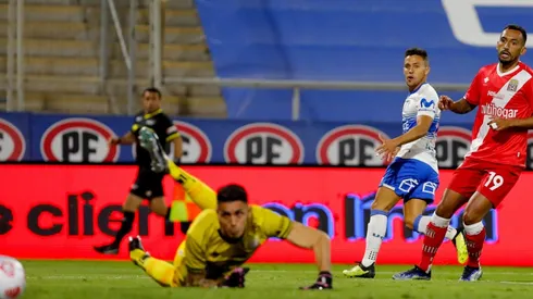 Diego Buonanotte abre la cuenta para Universidad Católica ante Curicó Unido