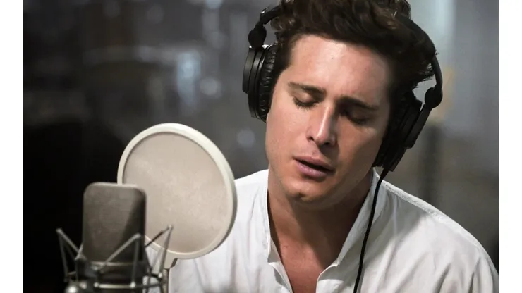 Diego Boneta en la piel del Sol de México para Luis Miguel, la serie.