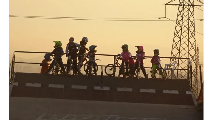 Club BMX Las Condes: Deporte y ciclismo en medio de la capital.