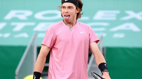 El ruso sacó del camino a Rafa Nadal