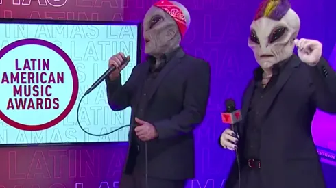Jowell & Randy en medio de una entrevista en los Latin American Music Awards 2021.