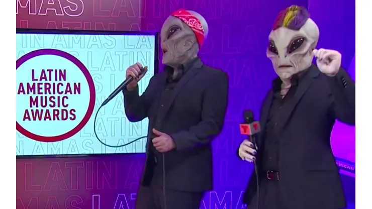Jowell & Randy en medio de una entrevista en los Latin American Music Awards 2021.