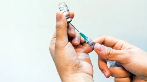 Minsal reporta 7.590 casos diarios y efectividad de Sinovac llega al 67%