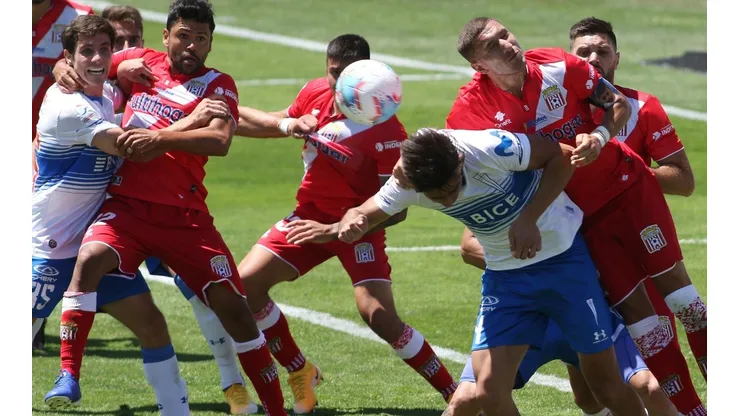 Universidad Católica y Curicó Unido cerrarán la jornada de viernes en el Campeonato Nacional. Los Cruzados jugarán Copa Libertadores la próxima semana