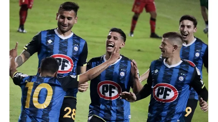 Huachipato golea a Ñublense y avanza en la tabla de posiciones