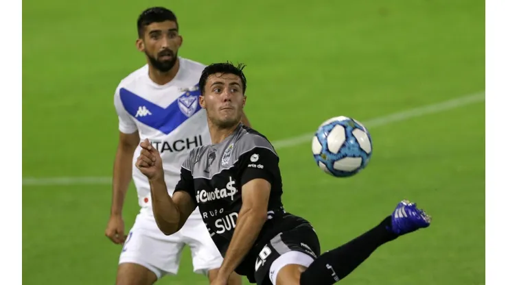 Colo Colo amarró a Emiliano Amor proveniente de Vélez Sarsfield.