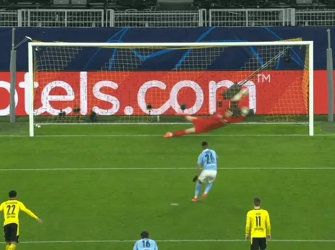 Video: Manchester City vuelve a la vida con un penal de Mahrez