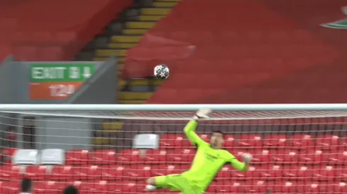 Thibaut Courtois se lució con par de paradones.