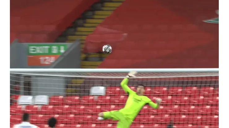 Thibaut Courtois se lució con par de paradones.
