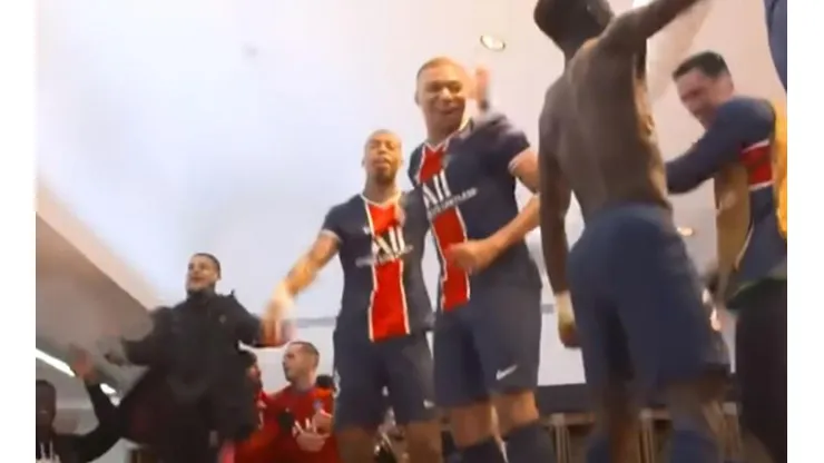 Mbappé y compañía saltan y cantan en el camarín