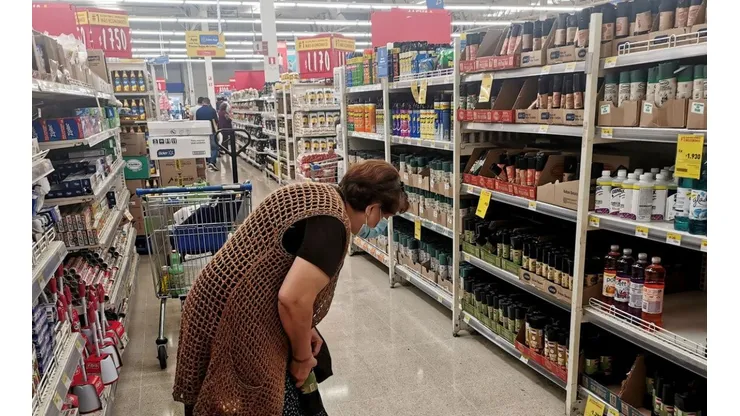 Desde el 5 de abril, los supermercados solo pueden comercializar bienes esenciales.