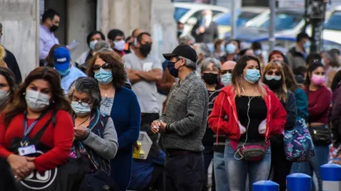 Largas filas para trámites bancarios
