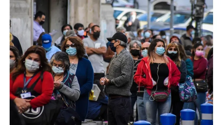 Largas filas para trámites bancarios