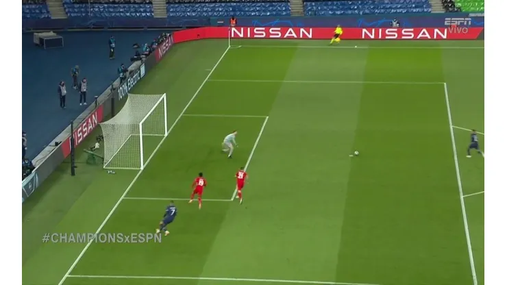 El mano a mano de Nauer y Neymar en el PSG vs. Bayern Múnich.