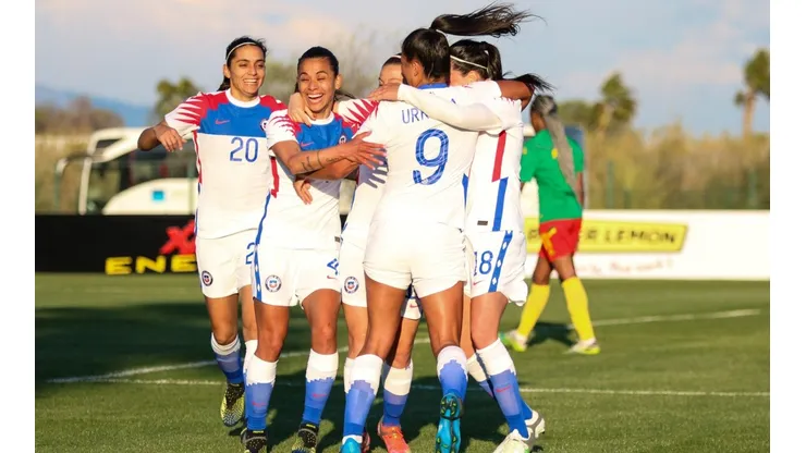 La Roja femenina sale en busca de un nuevo sueño para el deporte nacional