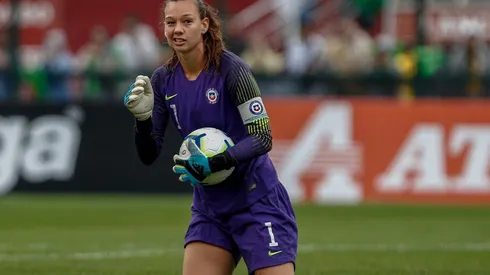 Christiane Endler apunta a formar más futbolistas chilenas.