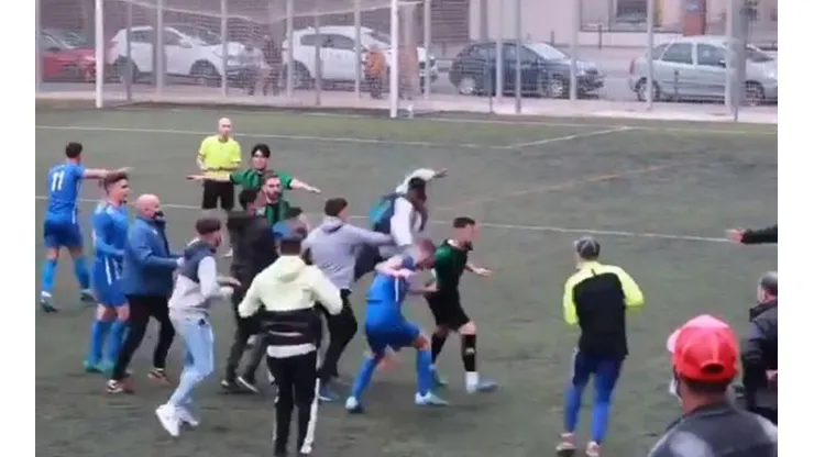 Barristas y jugadores se enfrentan en la tercera división catalana