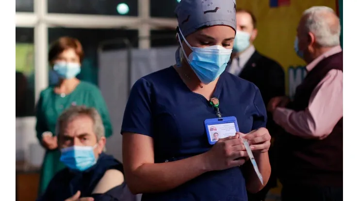 La vacuna no es infalible, pero su principal contribución es reducir la letalidad y la intensidad del virus.