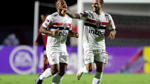 Dani Alves anotó un golazo