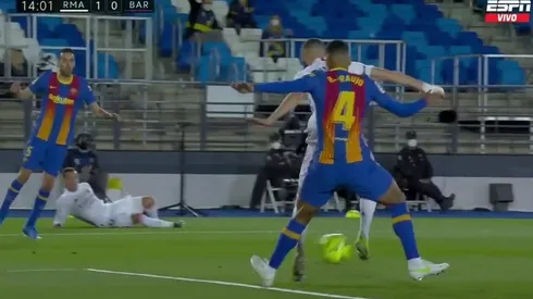 Taquito y golazo de Karim Benzema para el Real Madrid en el derbi contra Barcelona.